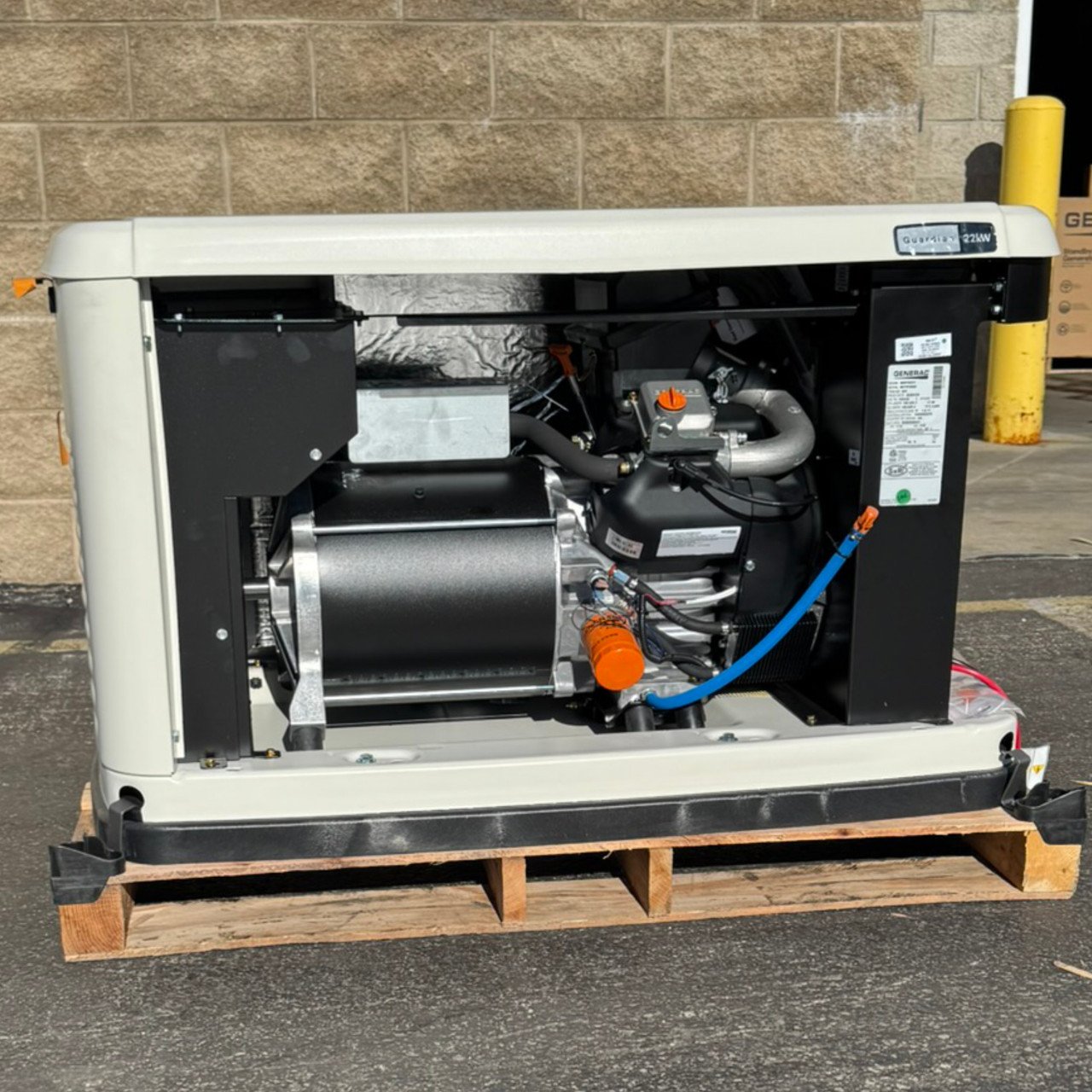 Generac 7043 22kW Guardian Generator with 200A SE Transfer Switch (Scratch & Dent) Generac 7043 22kW Guardian Generator with 200A SE Transfer Switch (Scratch & Dent)