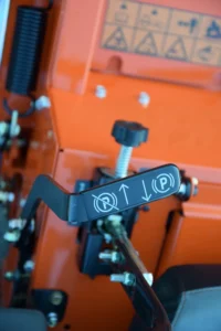 Husqvarna M-ZT 52 Zero Turn Mower (Briggs/Stratton) - Image 2