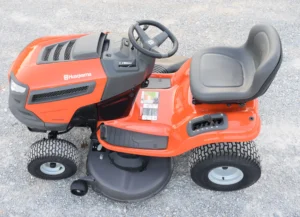 Husqvarna YTA22V46 Lawn Tractor - Image 3