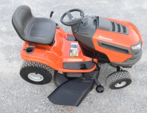 Husqvarna YTA22V46 Lawn Tractor - Image 5