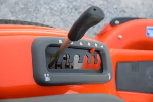 Husqvarna YTH22V42 Lawn Tractor - Image 10
