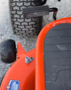 Husqvarna YTH22V42 Lawn Tractor - Image 11