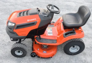 Husqvarna YTH22V42 Lawn Tractor - Image 3