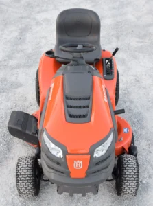 Husqvarna YTH22V42 Lawn Tractor - Image 6