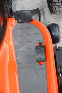 Husqvarna YTH22V42 Lawn Tractor - Image 9