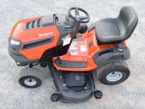Husqvarna YTH24V54 Lawn Tractor - Image 5