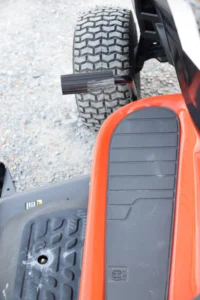 Husqvarna YTH24V54 Lawn Tractor - Image 10