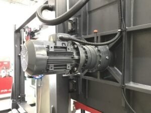 Revolution Machine Tools 10HP Semi-Automatic Column Type Single Miter Band Saw S-FAB CM 30-31 - Image 3