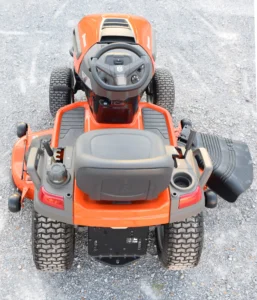 Husqvarna LGT2654 Lawn Tractor - Image 3