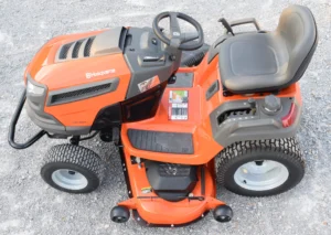 Husqvarna LGT2654 Lawn Tractor - Image 5