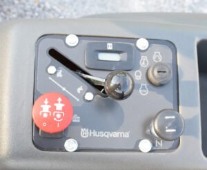 Husqvarna MZ 61 Zero Turn Mower (Briggs/Stratton) - Image 6