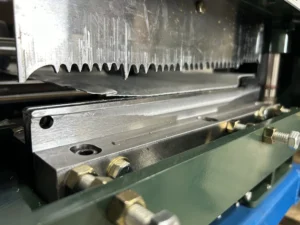 Dyna-Cut 240V Single Phase Metal Soffit and Siding Electric Power Shear PRB-18 - Image 3