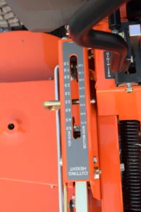 Husqvarna PZ 72 Kawasaki 31 HP Zero Turn Mower - Image 4