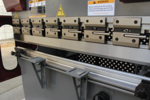 GMC Machinery 7.5HP 220V Three Phase 33 Ton 5ft CNC Hydraulic Press Brake with Estun Control HPB-3305 - Image 2