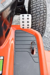 Husqvarna YT48XLS Lawn Tractor - Image 2