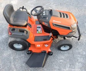 Husqvarna YT48XLS Lawn Tractor - Image 3