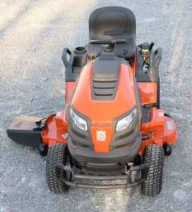 Husqvarna YT48XLS Lawn Tractor - Image 4