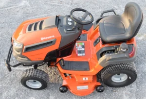 Husqvarna YT48XLS Lawn Tractor - Image 5