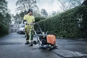 Husqvarna LF75 LAT W/ Free Vibration Impact Ironclad Gloves - Image 2